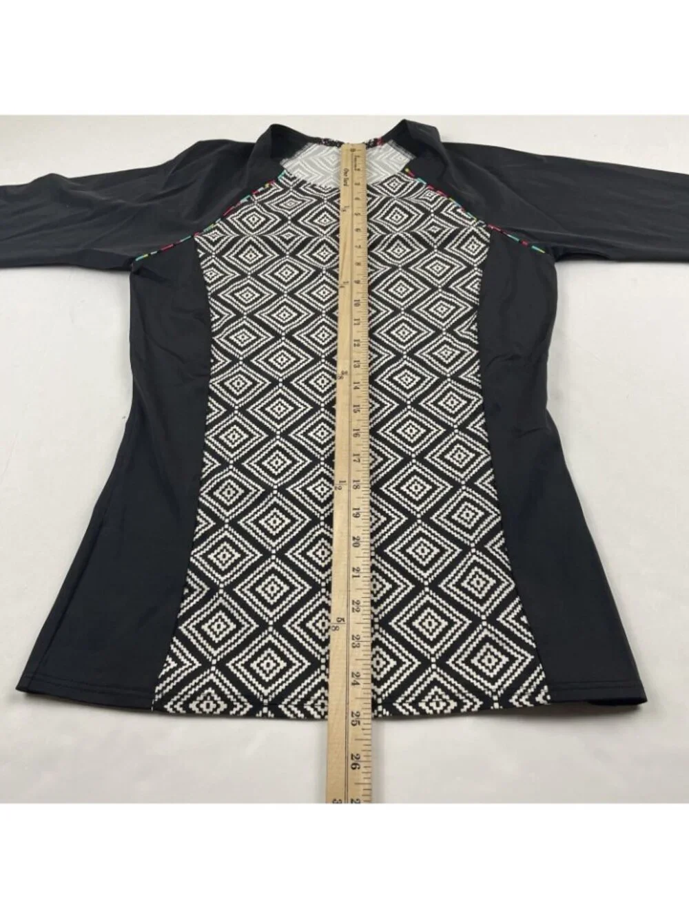 Title Nine Rash Guard Swim Top Women’s L Black White Long Sleeve Snorkel Surf